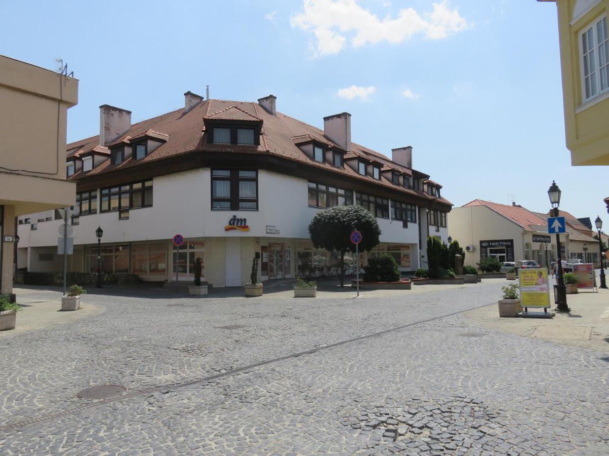City Corner Central Mosonmagyaróvár Dış mekan fotoğraf